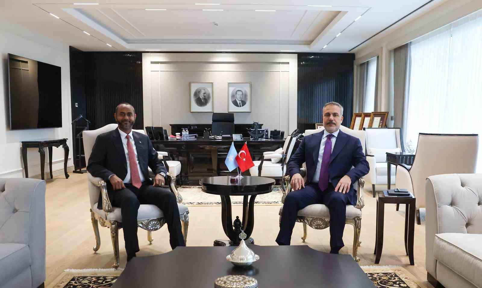 Bakan Fidan, Somali Limanlar ve Deniz Ulaştırma Bakanı Nur ile bir araya geldi 4 bakan fidan somali limanlar ve deniz ulastirma bakani nur ile bir araya geldi 0 EmTRH1kQ