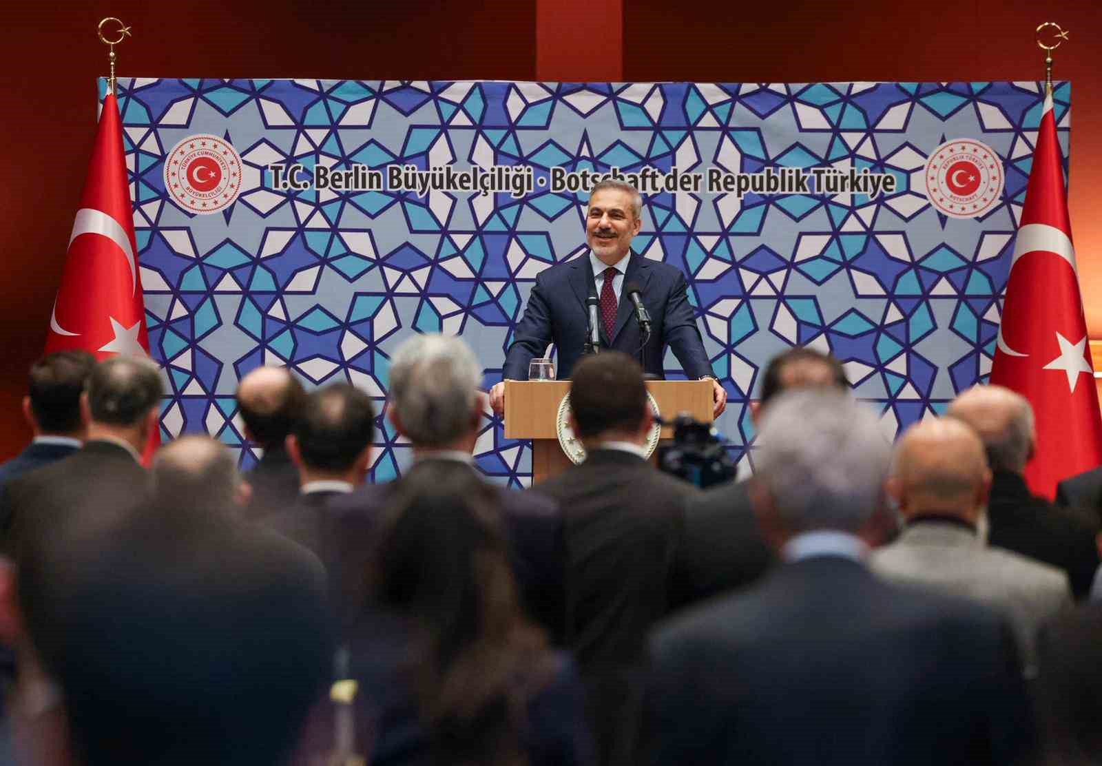 bakan fidan turkiyenin berlin buyukelciligini ziyaret etti 11 fZngtIqH