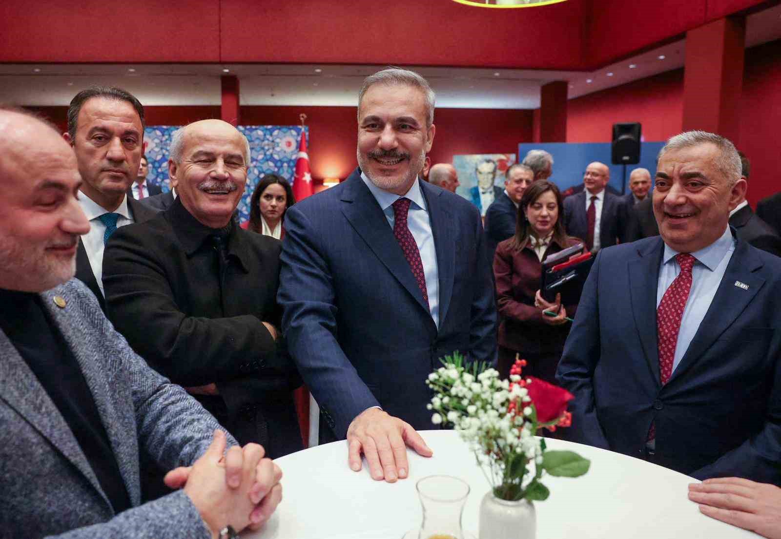 bakan fidan turkiyenin berlin buyukelciligini ziyaret etti 2 mYTlEbHT