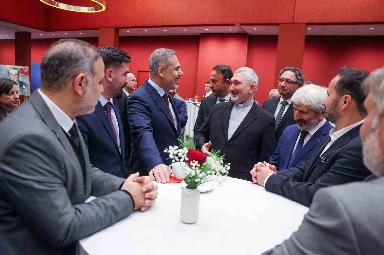 bakan fidan turkiyenin berlin buyukelciligini ziyaret etti 4