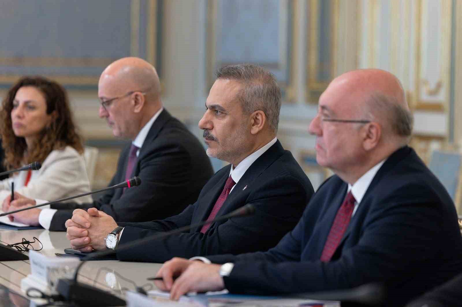 bakan fidan ukrayna devlet baskani zelenskiy ile bir araya geldi 3 GlYEE1Mn