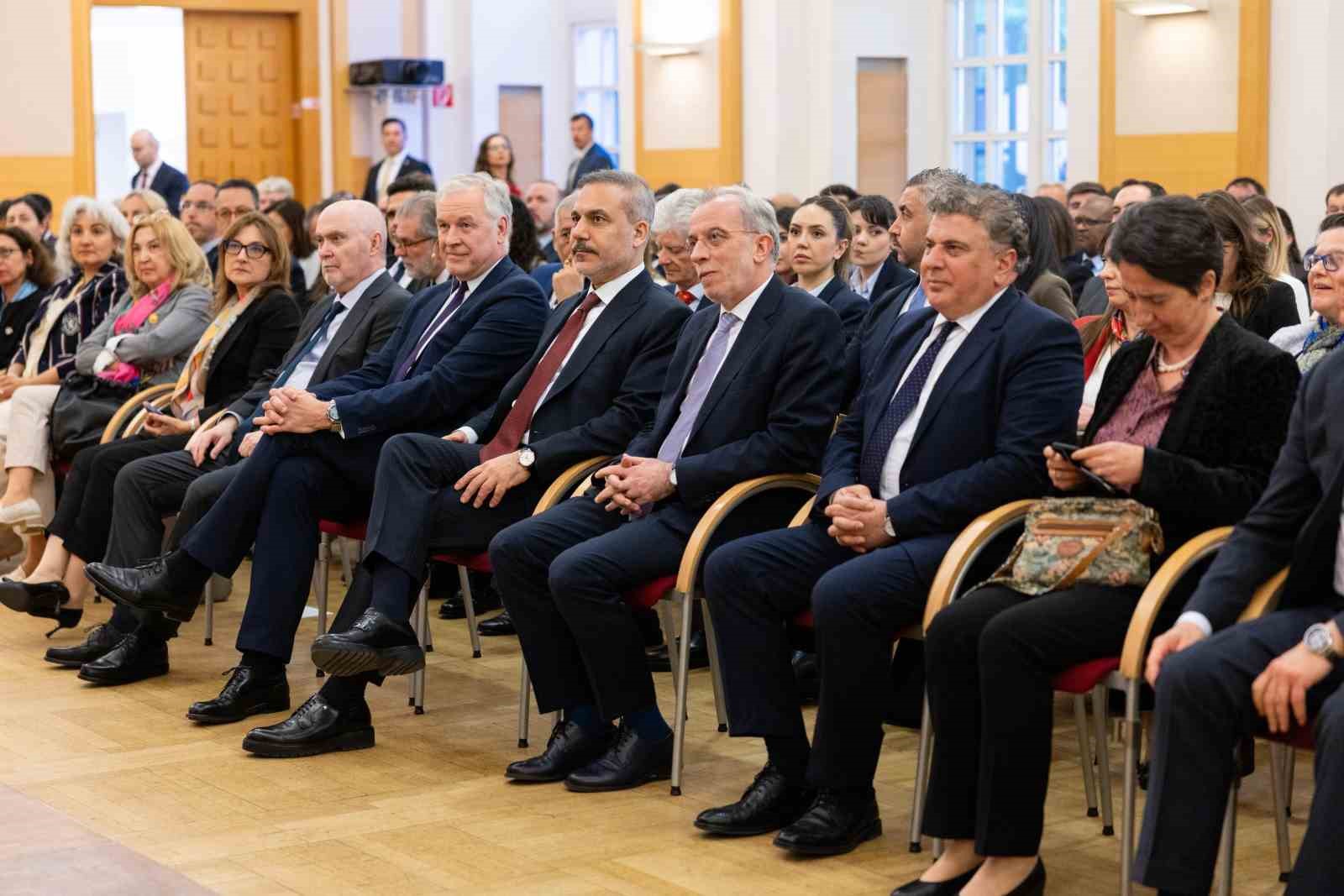 bakan fidan viyana diplomasi akademisinde duzenlenen konferansa katildi 3 cBPVUgjO