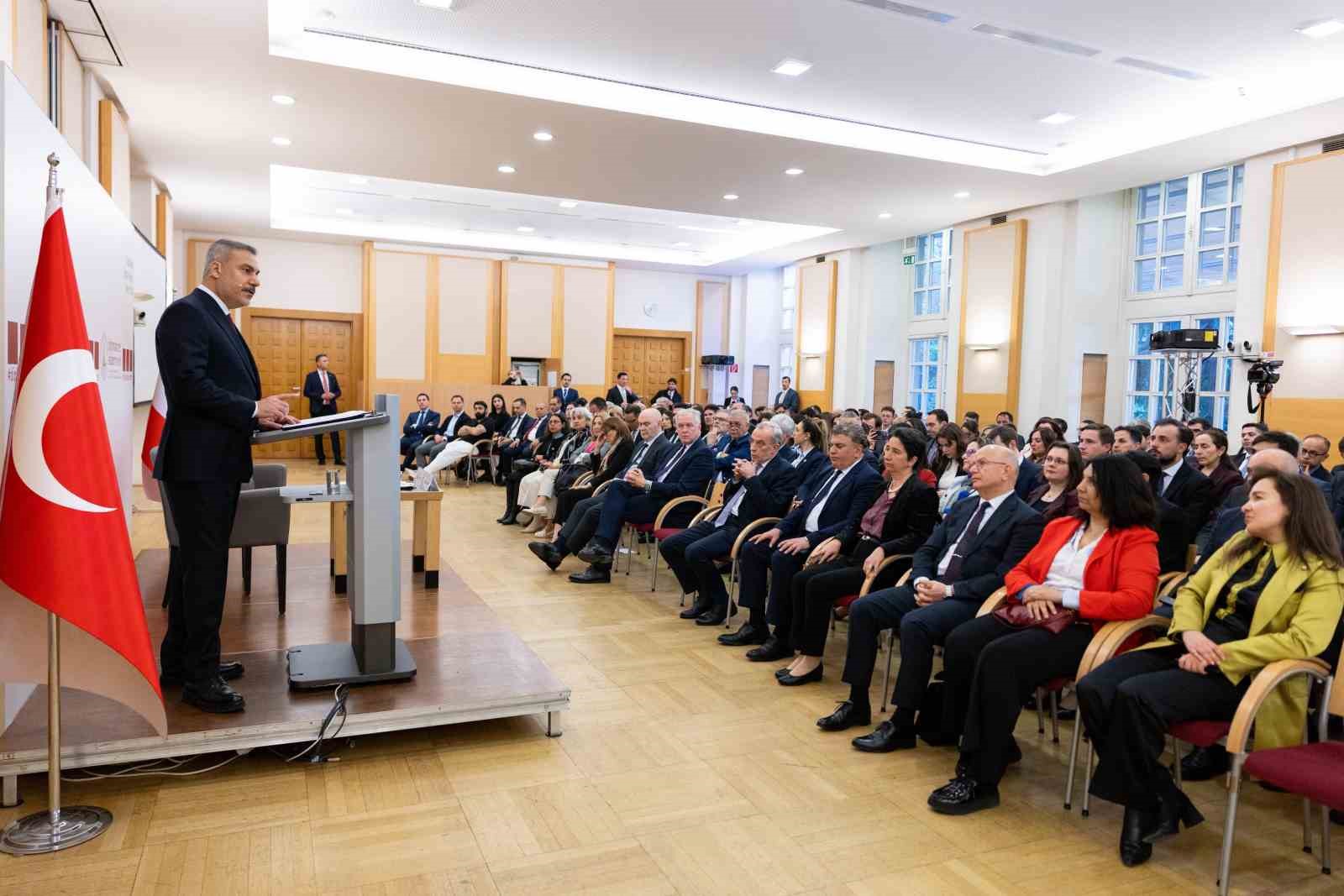 bakan fidan viyana diplomasi akademisinde duzenlenen konferansa katildi 5 7ur9sOQU