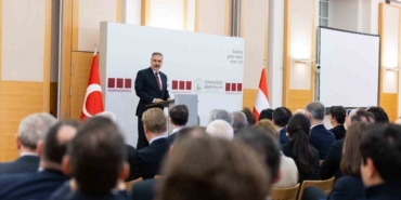 bakan-fidan-viyana-diplomasi-akademisinde-duzenlenen-konferansa-katildi-BTFpjBws.jpg