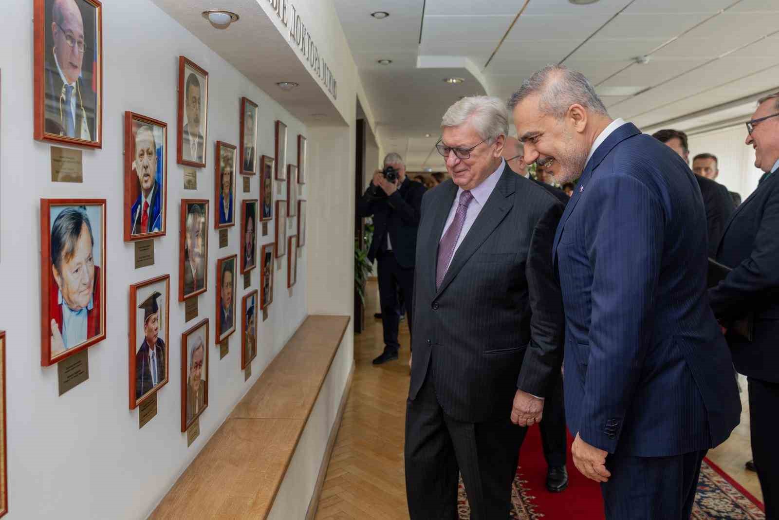 Bakan Fidan’a Moskova Devlet Uluslararası İlişkiler Enstitüsü’nden fahri doktora ünvanı 7 bakan fidana moskova devlet uluslararasi iliskiler enstitusunden fahri doktora unvani 3 DyQH6bh2