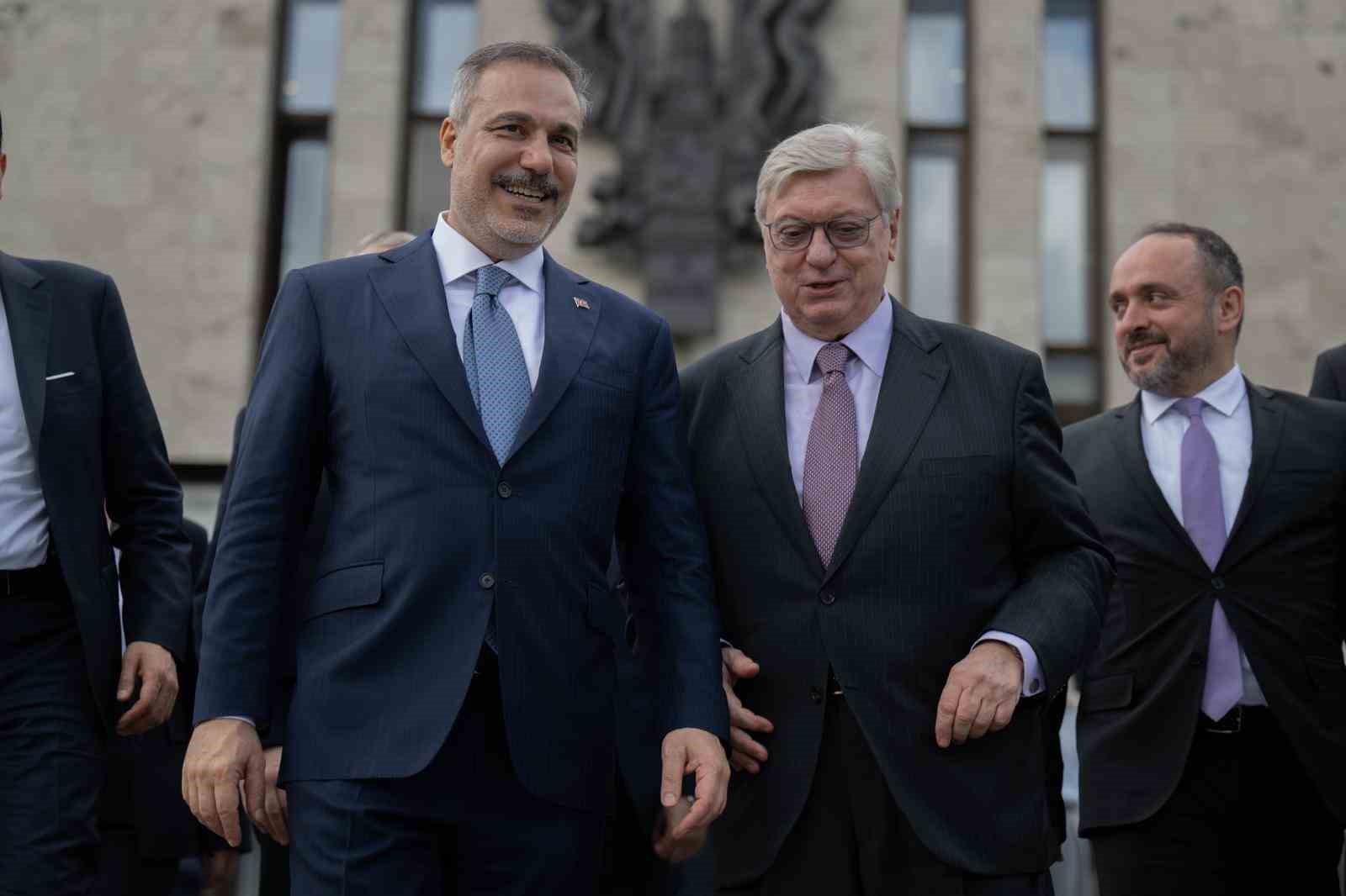 Bakan Fidan’a Moskova Devlet Uluslararası İlişkiler Enstitüsü’nden fahri doktora ünvanı 11 bakan fidana moskova devlet uluslararasi iliskiler enstitusunden fahri doktora unvani 7 13eGKpif
