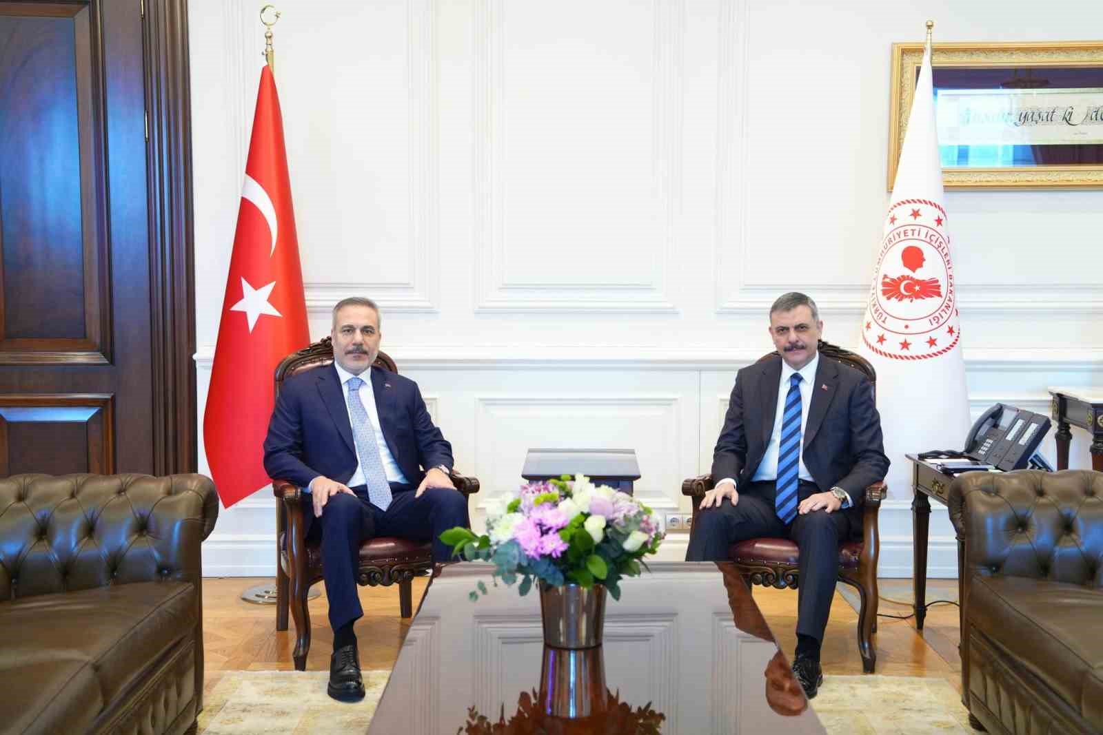bakan fidandan bakan ciftciye hayirli olsun ziyareti 0 AjyJDygF