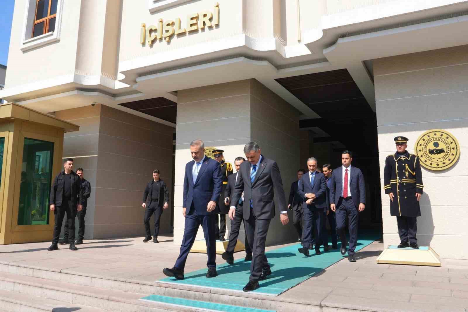 bakan fidandan bakan ciftciye hayirli olsun ziyareti 1 AQd9zTHq