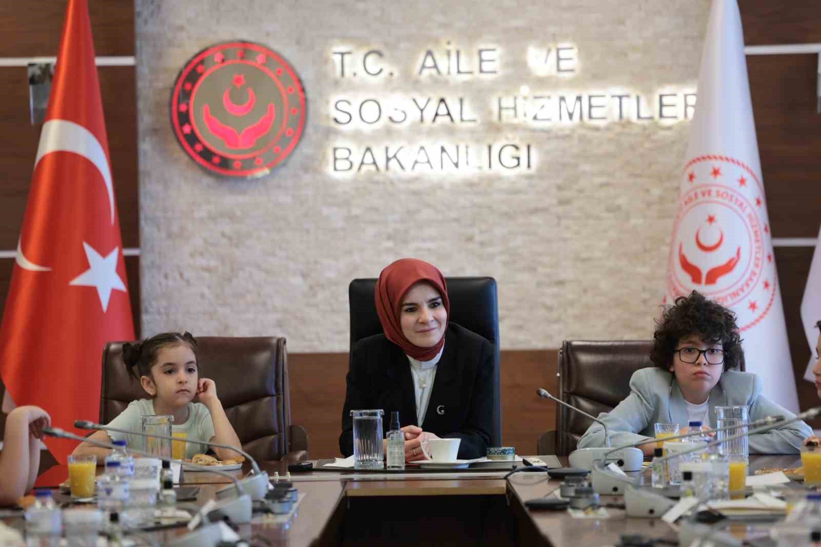 bakan goktas 23 nisan dolayisiyla cocuklari agirladi 3