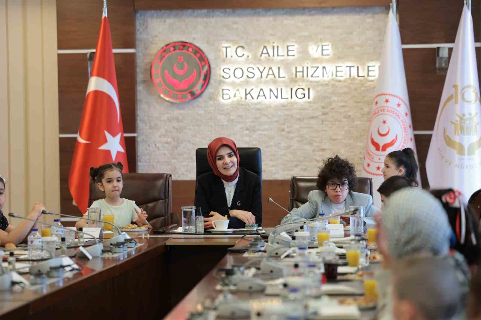 bakan goktas 23 nisan dolayisiyla cocuklari agirladi 4 uRUaIEhK