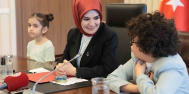 bakan-goktas-23-nisan-dolayisiyla-cocuklari-agirladi-iEn4N1Zx.jpg