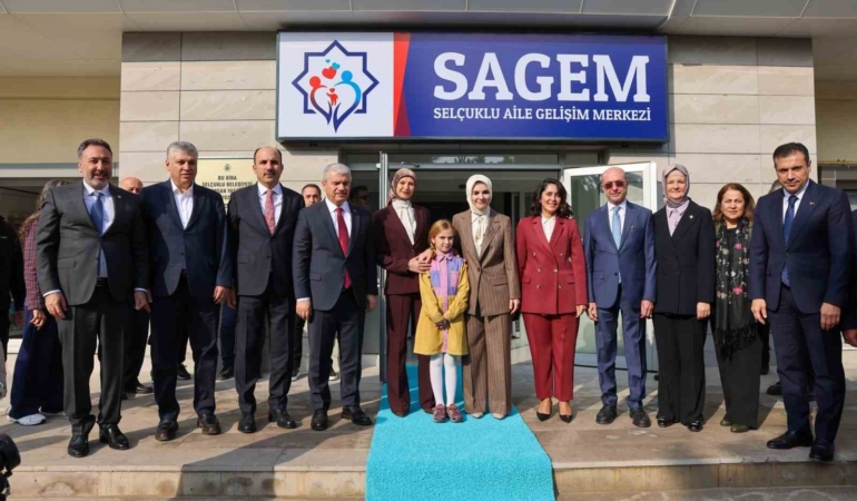 bakan-goktas-aile-odakli-hizmetlerin-ulke-genelinde-daha-da-yayginlasmasi-icin-calisiyoruz-xJxFd1gW.jpg