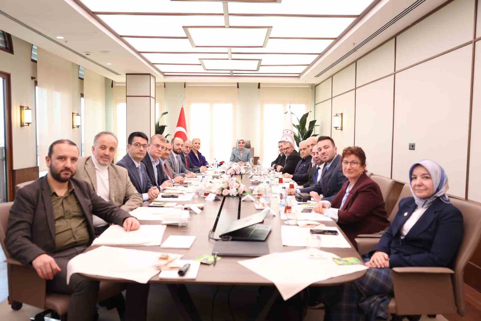 bakan goktas aile ve genclik fonundan 4 bin 715 genc yararlandi 3 PNf1glgj