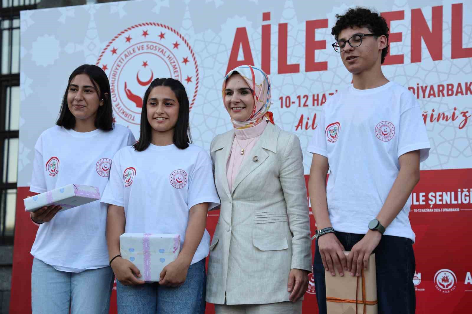 Bakan Göktaş: "Ailesinden güç alan toplumlar daha dirençli olur" 7 bakan goktas ailesinden guc alan toplumlar daha direncli olur 3 qy5dkzXS