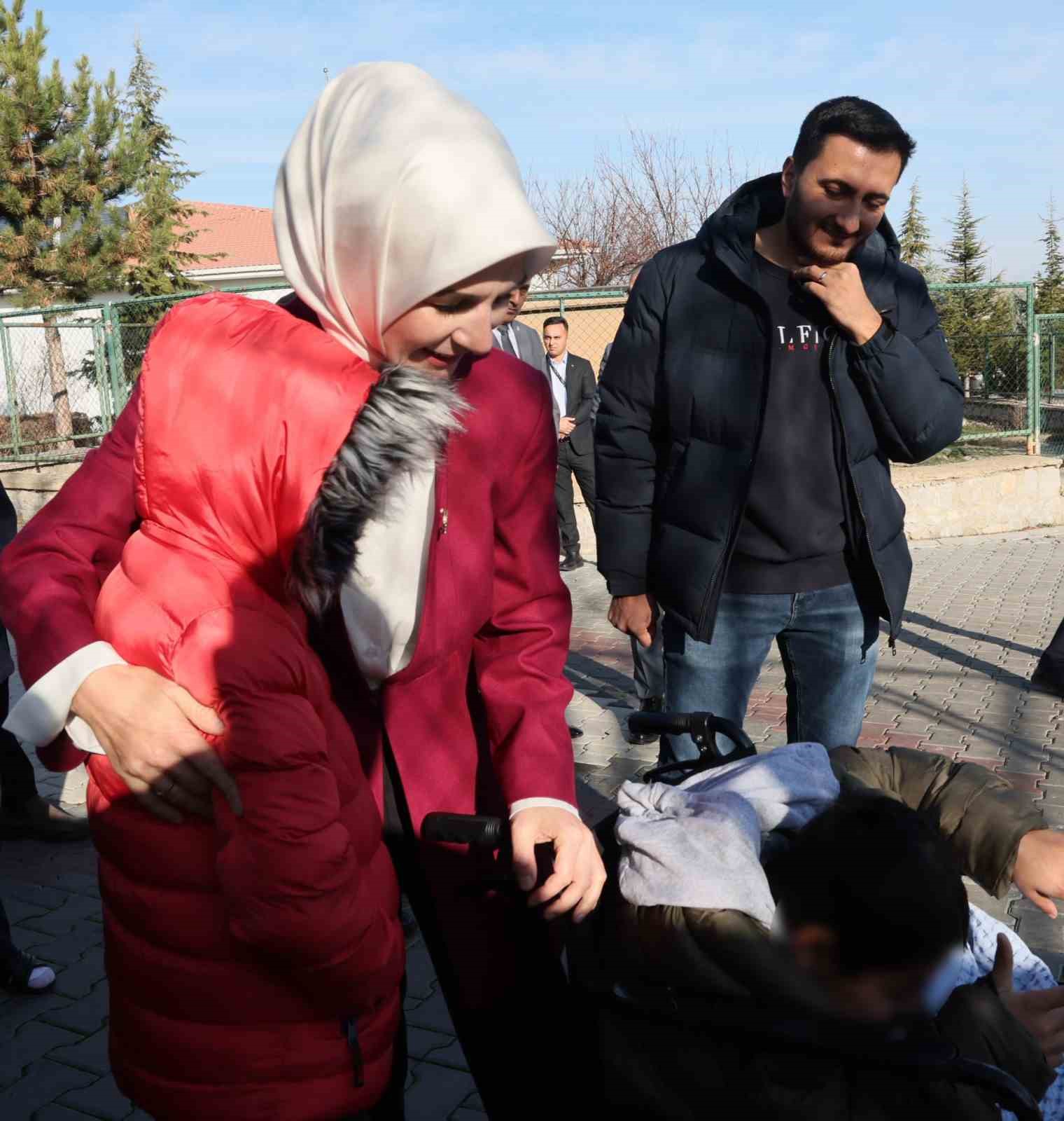 bakan goktas ankarada kardesleriyle birlikte devlet korumasina alinan adnani ziyaret etti 2 k9BPJbqK