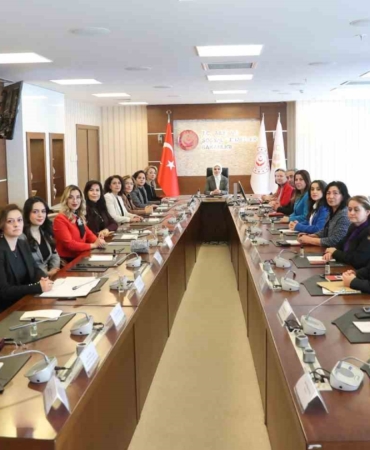 bakan-goktas-barolarin-kadin-ve-cocuk-haklari-komisyonu-temsilcileriyle-bir-araya-geldi-77Kbf8lf.jpg