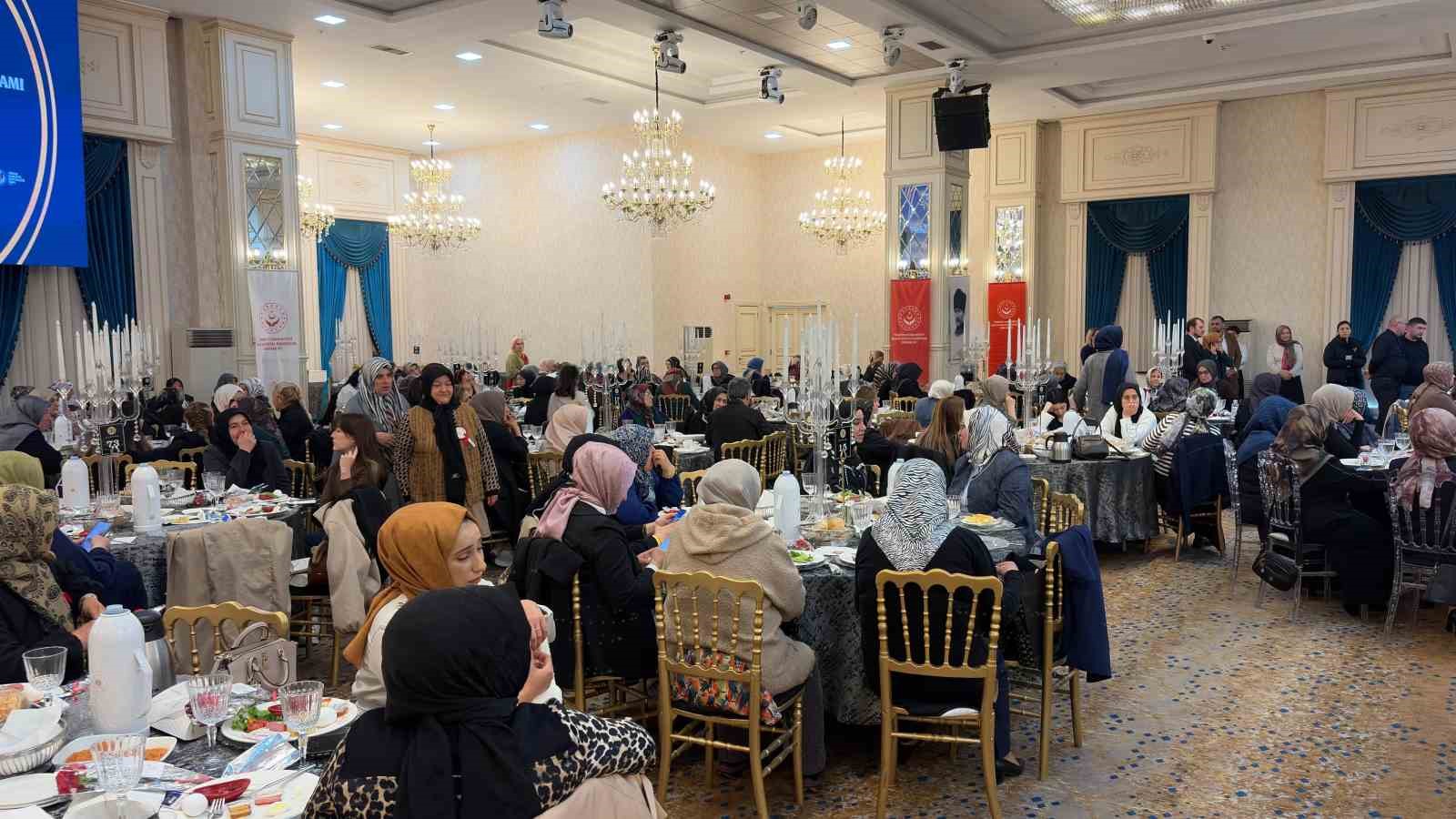Bakan Göktaş: "Bütün gayretimiz, evlatlarımızın güven içinde büyüdüğü, annelerin gönlünün ferah olduğu bir ülke iklimini güçlendirmektir" 8 bakan goktas butun gayretimiz evlatlarimizin guven icinde buyudugu annelerin gonlunun ferah oldugu bir ulke z3FBlBvO