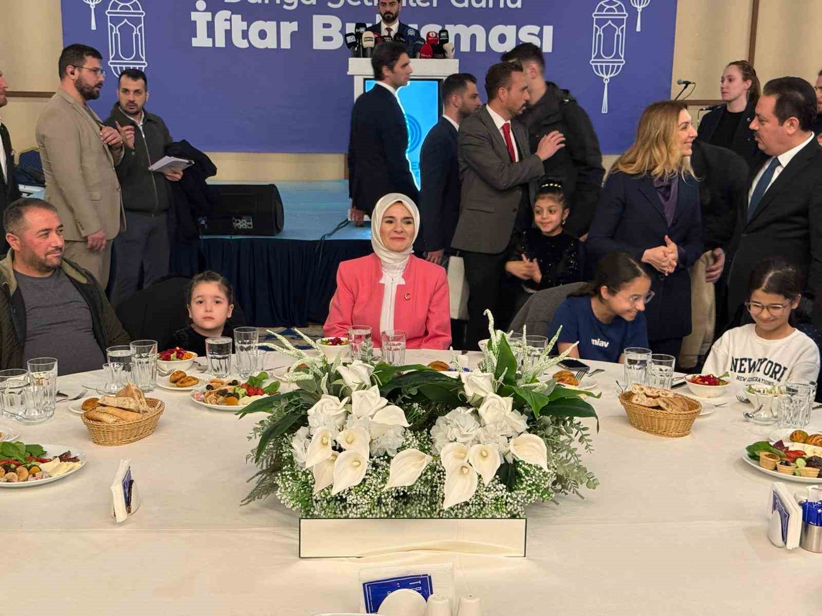 bakan goktas cocuklar gelecegimizin teminatidir 2 QDU2BdPw