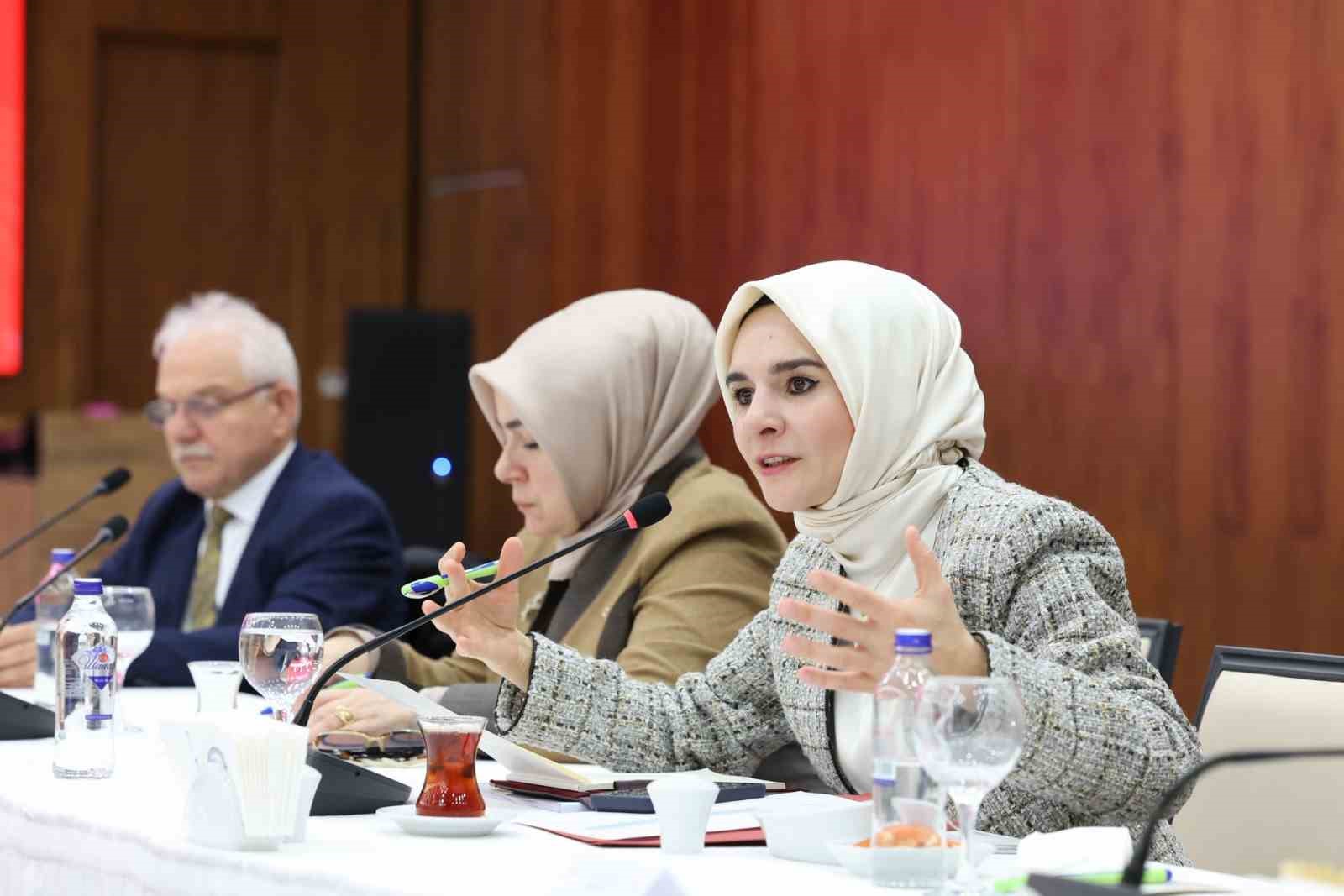 bakan goktas cocuklarimizi dijital dunyadaki zararli iceriklerden korumak hepimizin ortak sorumlulugu 3 QceygGCZ