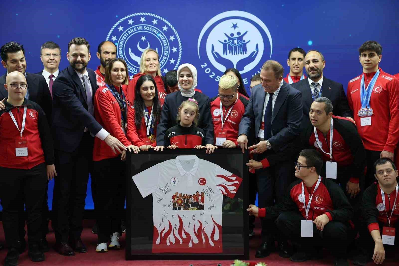 Bakan Göktaş engelli sporcularla bir araya geldi 5 bakan goktas engelli sporcularla bir araya geldi 1 MGGk5GkX