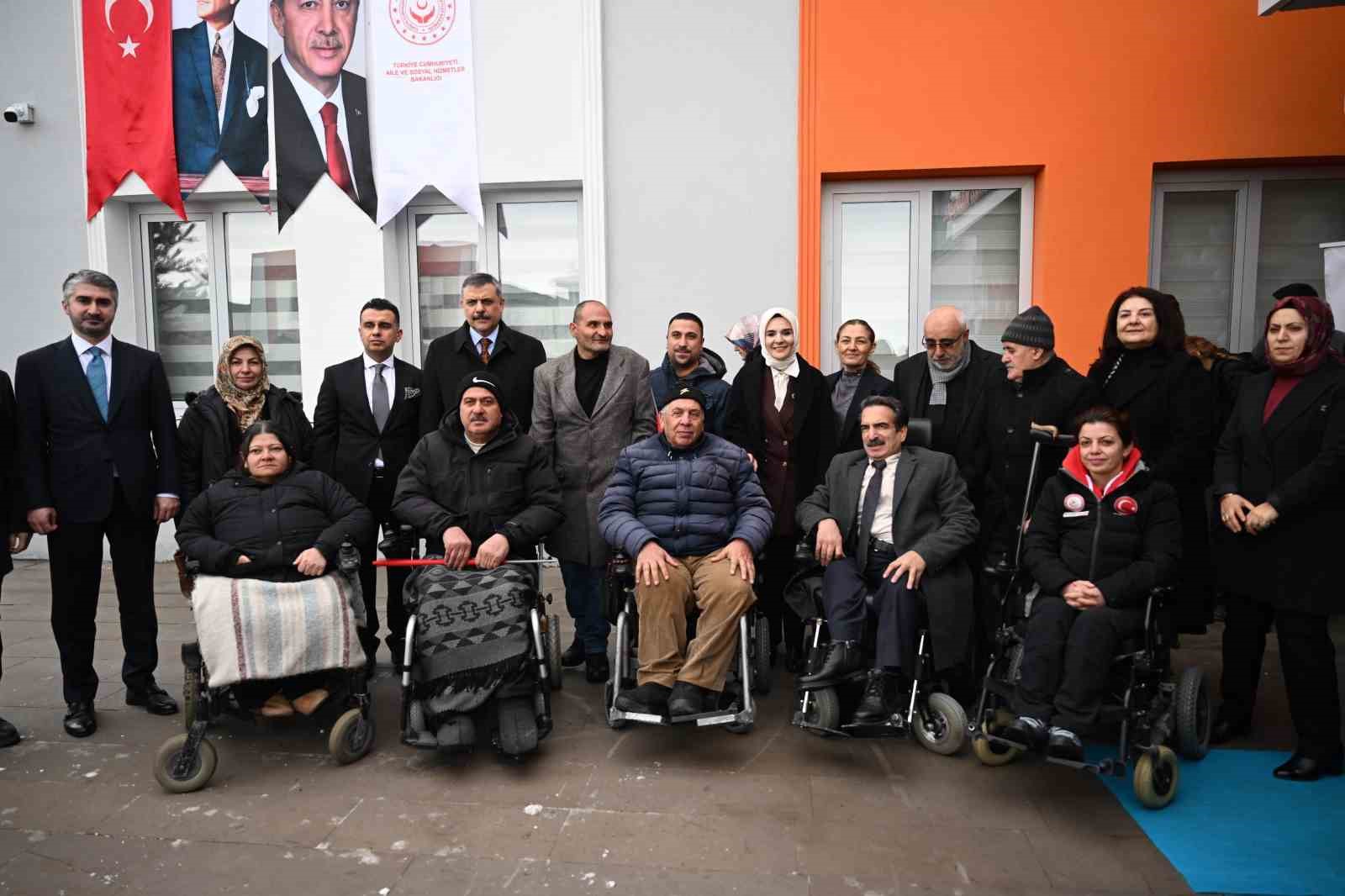 bakan goktas erzurumda engelli aktif yasam merkezinin acilisini yapti 4 4NtK3jsU