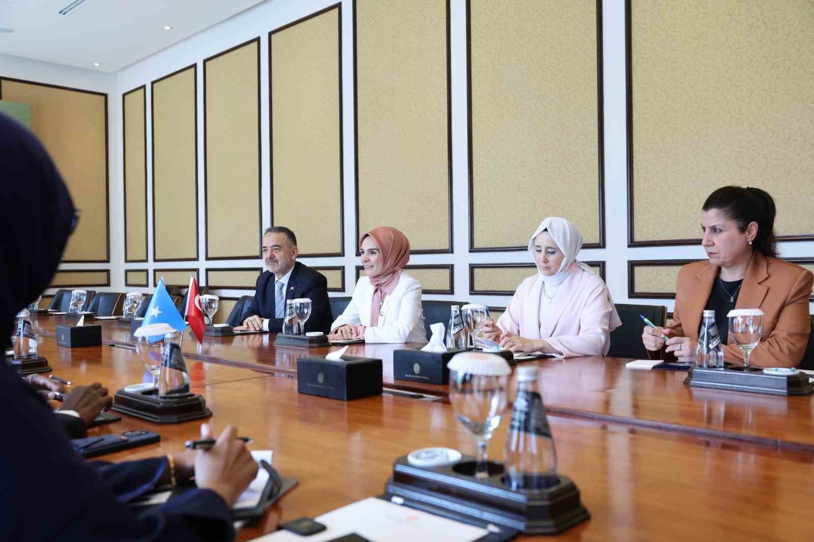 bakan goktas filistin ve somalili bakanlar ile iit temsilcileriyle bir araya geldi 4 uZz4AFRH