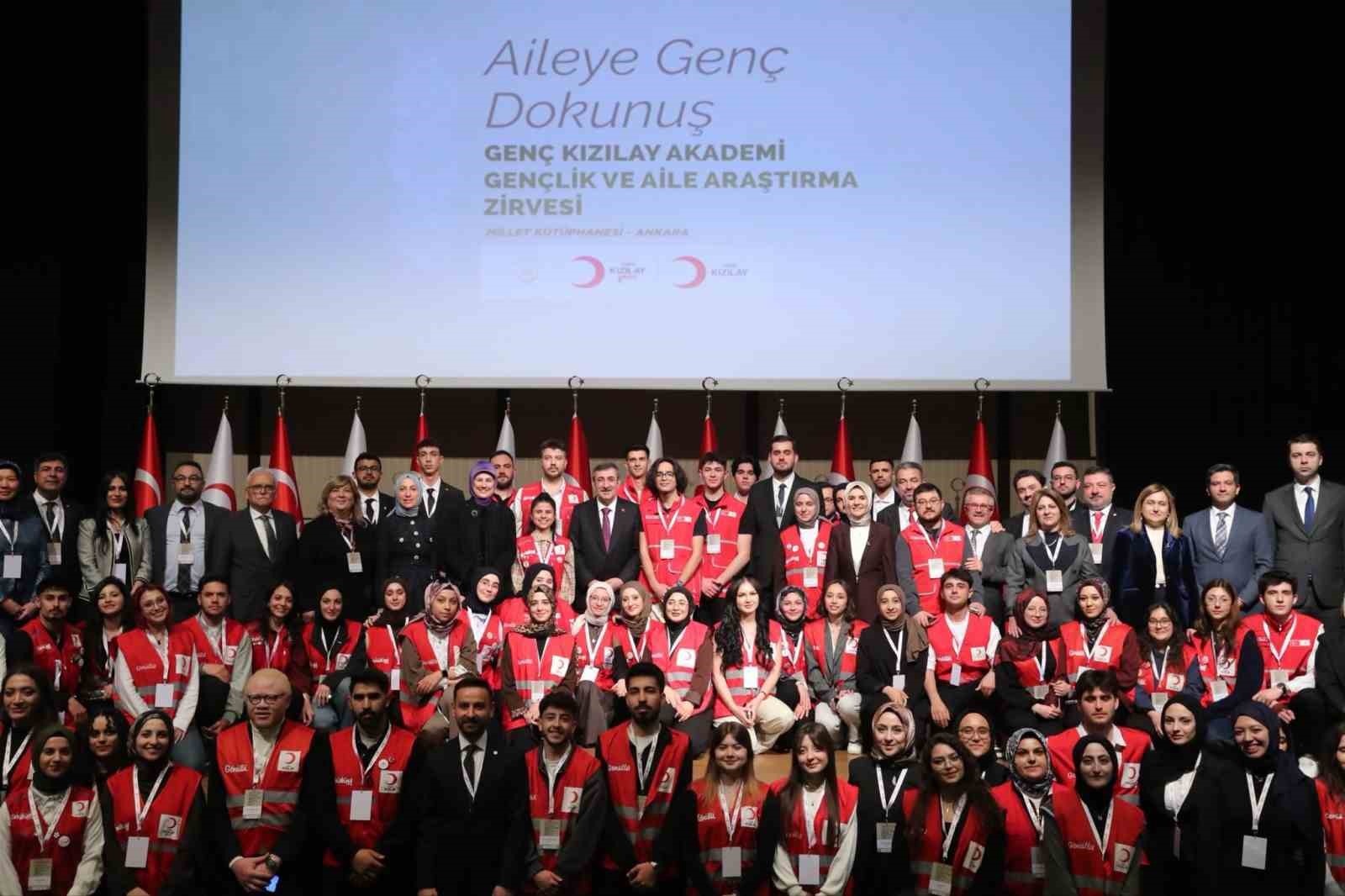 Bakan Göktaş: "Gençlerimizin geleceklerini sağlam adımlarla inşa etmelerini destekleyen bir anlayışla çalışıyoruz" 6 bakan goktas genclerimizin geleceklerini saglam adimlarla insa etmelerini destekleyen bir anlayisla calisiyoruz 2 puJQeI2X