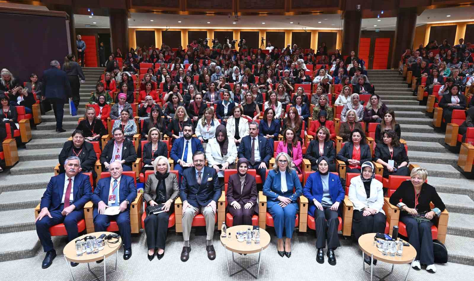 bakan goktas girisimci kadinlara yuz yuze e ticaret egitimlerini turkiyenin dort bir yaninda yayginlastiracagiz 3 IXrcPQ8p