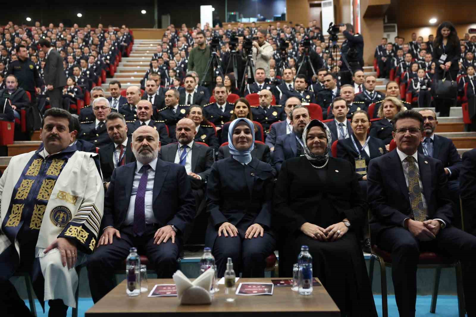 Bakan Göktaş: "Göçü; insanın, ailenin ve toplumun ruhunu etkileyen önemli bir süreç olarak görüyoruz" 7 bakan goktas gocu insanin ailenin ve toplumun ruhunu etkileyen onemli bir surec olarak goruyoruz UNiPYObf