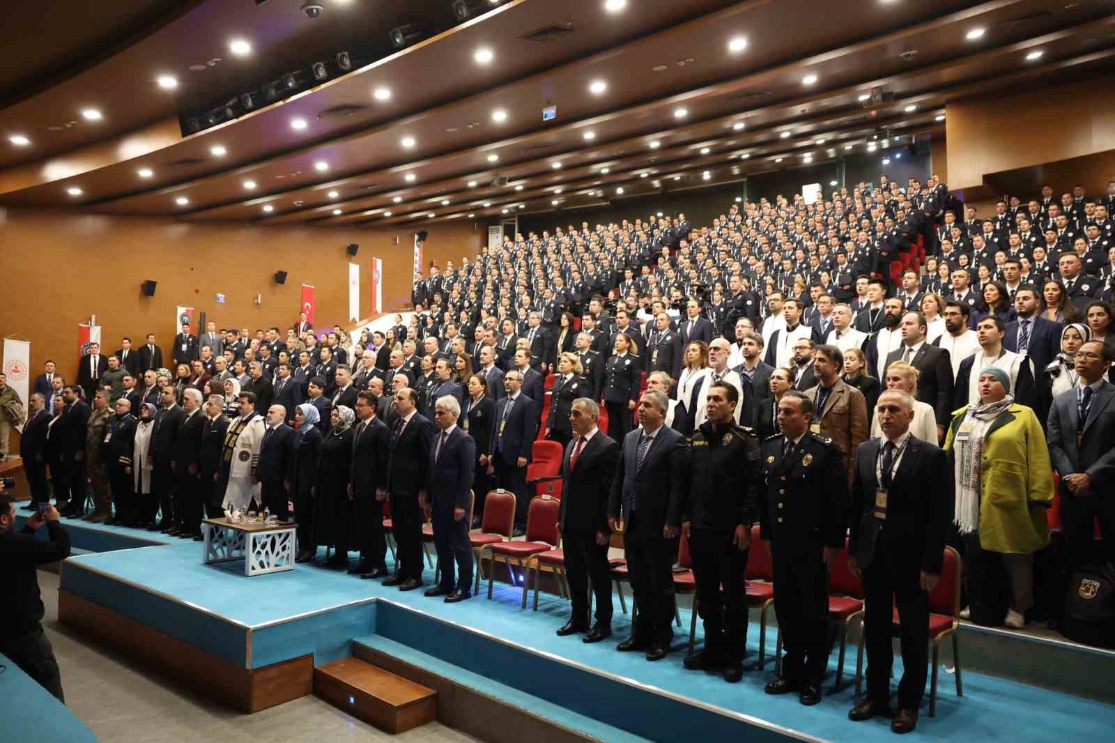 Bakan Göktaş: "Göçü; insanın, ailenin ve toplumun ruhunu etkileyen önemli bir süreç olarak görüyoruz" 8 bakan goktas gocu insanin ailenin ve toplumun ruhunu etkileyen onemli bir surec olarak goruyoruz ZD7wJB1k