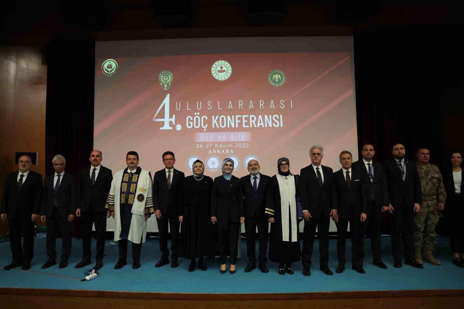 Bakan Göktaş: "Göçü; insanın, ailenin ve toplumun ruhunu etkileyen önemli bir süreç olarak görüyoruz" 9 bakan goktas gocu insanin ailenin ve toplumun ruhunu etkileyen onemli bir surec olarak goruyoruz n43Huuva