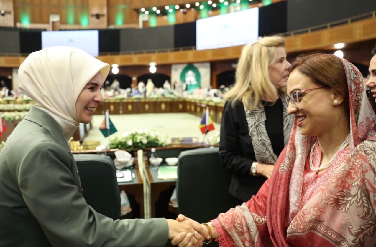 bakan goktas islamabadda iit 9 kadindan sorumlu bakanlar konferansinin acilis oturumuna katildi 6