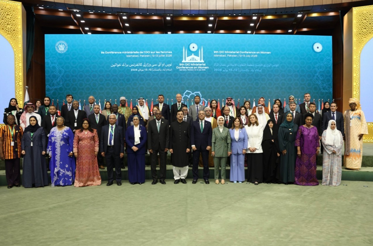 bakan goktas islamabadda iit 9 kadindan sorumlu bakanlar konferansinin acilis oturumuna katildi 8 AkPLtXEk