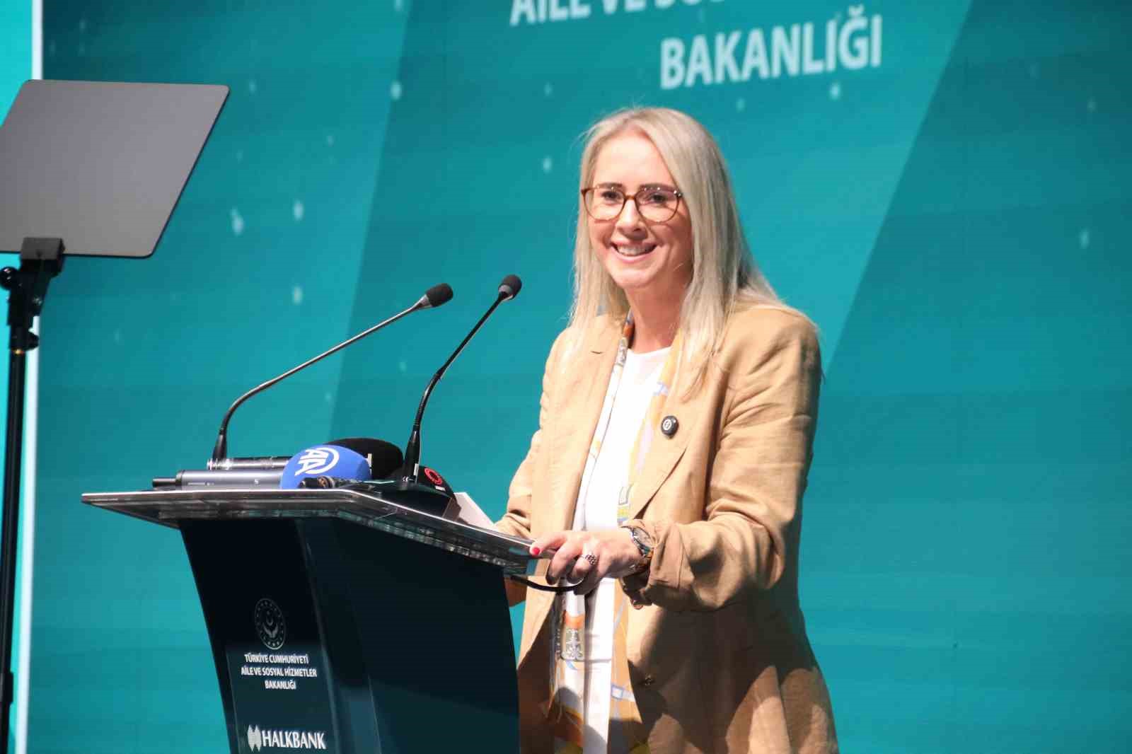 bakan goktas kadin girisimciligine yapilan her yatirim turkiyenin gelecegine yapilan bir yatirimdir 3 HPhLiRXS