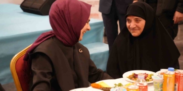 bakan-goktas-karsta-sehit-yakinlariyla-gonul-sofrasinda-bulustu-Ht6Ag7Hl.jpg