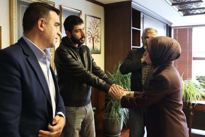 Bakan Göktaş: "Rojin’in babası Nizamettin Bey ile Bakanlığımızda bir araya gelerek acılarını paylaştık" 5 bakan goktas rojinin babasi nizamettin bey ile bakanligimizda bir araya gelerek acilarini paylastik 1 FQ2lMTYl