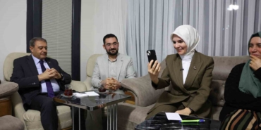 bakan-goktas-sanliurfada-yeni-yuvalarina-kavusan-ailenin-iftar-sofrasina-misafir-oldu-TOtrRMnR.jpg