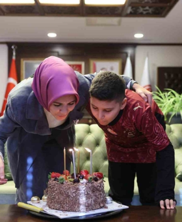 bakan-goktas-sehidin-oglunun-dogum-gununu-bakanlikta-kutladi-n1QMinUM.jpg
