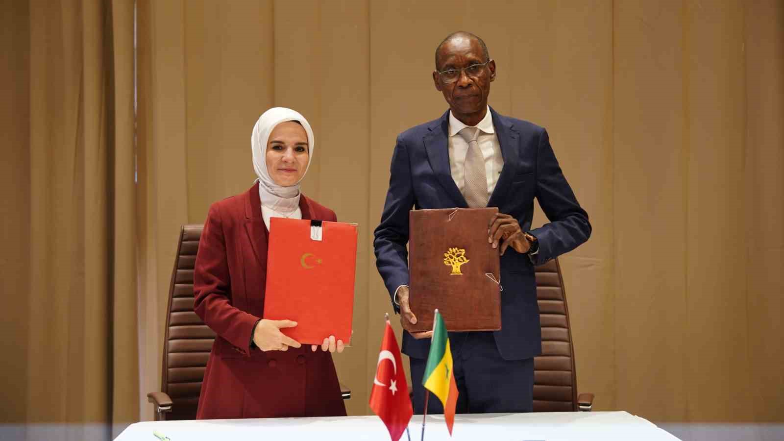 bakan goktas senegalin kalkinma surecine ve insani ihtiyac alanlarina guclu etkin ve surekli bir EIFiiEr1