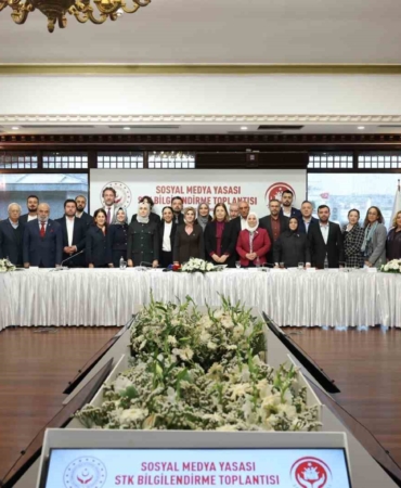 bakan-goktas-sosyal-medya-duzenlemesi-icin-stk-temsilcileriyle-bir-araya-geldi-jZVX7vLv.jpg