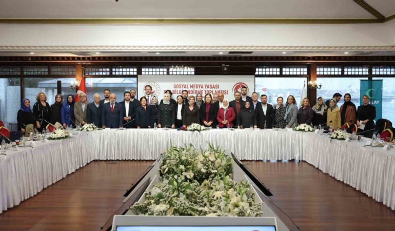 bakan-goktas-sosyal-medya-duzenlemesi-icin-stk-temsilcileriyle-bir-araya-geldi-jZVX7vLv.jpg