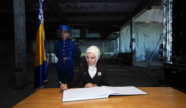 bakan-goktas-srebrenitsa-avrupanin-ortasinda-dunyanin-gozu-onunde-gerceklesen-cok-buyuk-bir-soykirim-syAxWY3V.jpg