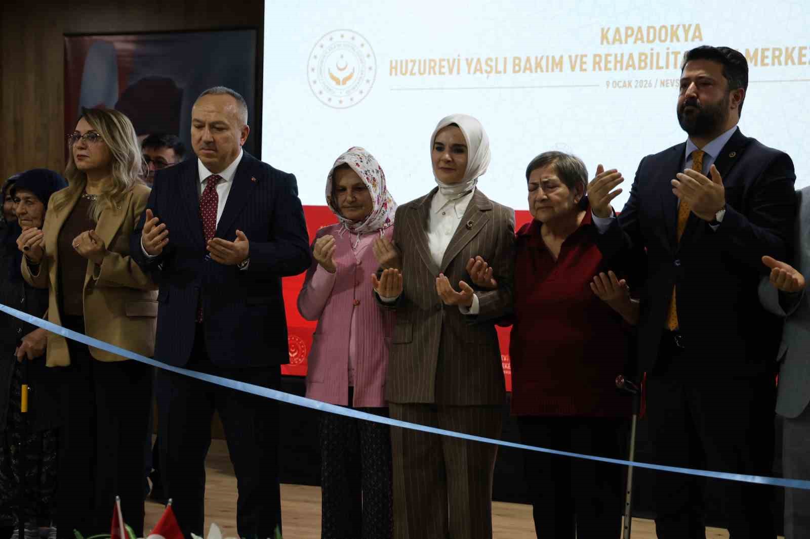 Bakan Göktaş "Yaşlılara yönelik hizmetleri bütüncül bir yaklaşımla sürdürüyoruz" 6 bakan goktas yaslilara yonelik hizmetleri butuncul bir yaklasimla surduruyoruz 2 7RTZTKAi