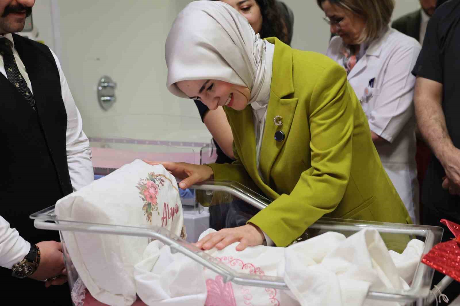 bakan goktas yeni dogan bebekler ve ailelerini ziyaret etti 2