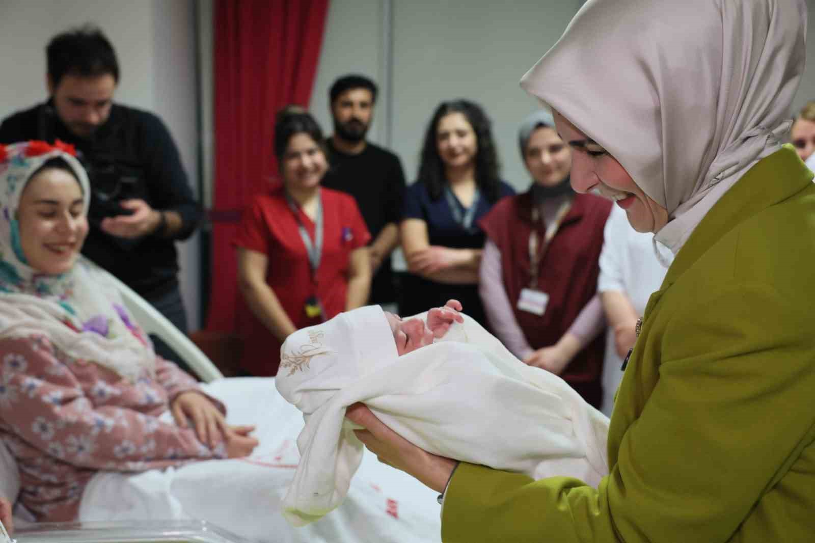 bakan goktas yeni dogan bebekler ve ailelerini ziyaret etti 3 udDfkiRZ