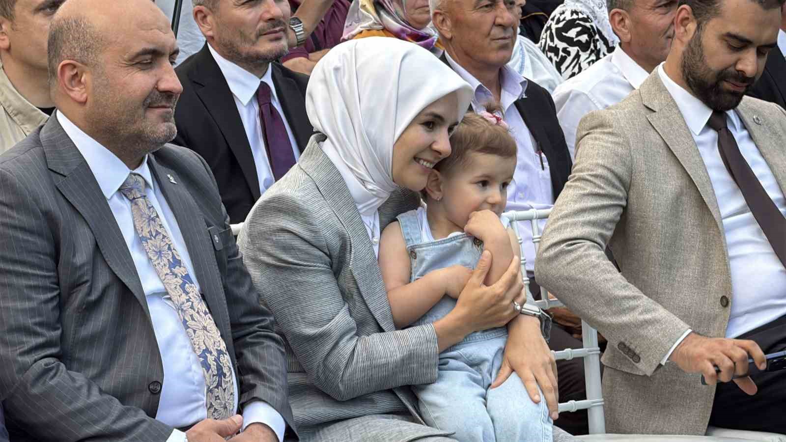 Bakan Göktaş’ın Eskişehir mesaisine damga vuran sevimli misafirler 5 bakan goktasin eskisehir mesaisine damga vuran sevimli misafirler 1 4pSvDI1T