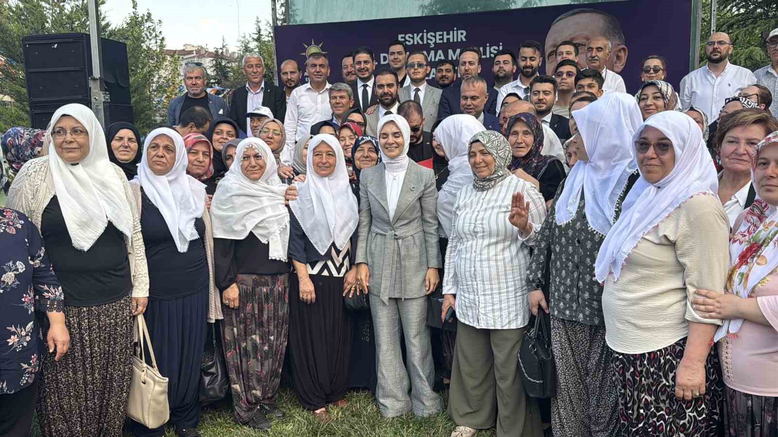 Bakan Göktaş’ın Eskişehir mesaisine damga vuran sevimli misafirler 8 bakan goktasin eskisehir mesaisine damga vuran sevimli misafirler 4 qTzsyWMW