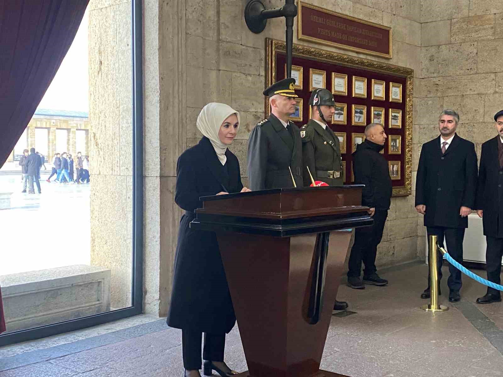 bakan goktastan anitkabire ziyaret 0 h3Luj27v