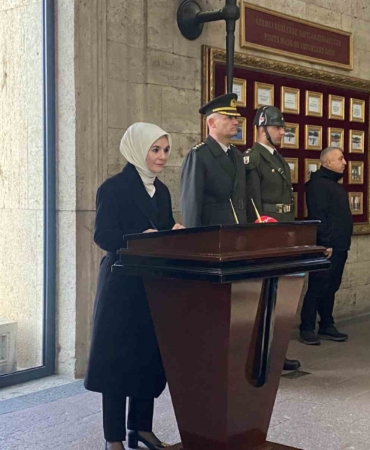 bakan-goktastan-anitkabire-ziyaret-JIgQxfTq.jpg