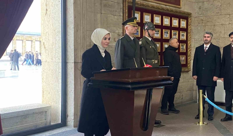 bakan-goktastan-anitkabire-ziyaret-JIgQxfTq.jpg